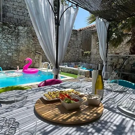Semesterbostad Maison De Village Confort Avec Piscine Laugnac